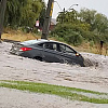 Obilne kiše pogodile Čile, objavljeni snimci iz glavnog grada: Bujice nosile automobile niz ulice