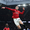 Manchester United slavio u ludoj sudijskoj nadoknadi, ogroman kiks Aston Ville u borbi za titulu