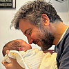 Zvijezda serije "How I Met Your Mother" postao otac u 51. godini: Sa suprugom Jordanom dobio sina