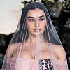 Charli xcx u raskošnoj haljini s velom na premijeri "Orkanskih visova": Zablistala u bajkovitom izdanju