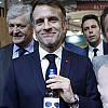 Nastavlja se "For sure" euforija u Francuskoj: Macron posjetio sajam vina u Parizu pa ga dočekala specijalna boca
