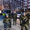 "Sokolovi" nakon 10 godina stigli na Grbavicu: Policija skida provokativna obilježja i poruke
