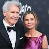 Harrison Ford razmjenjivao nježnosti sa suprugom na aerodromu: Uhvaćeni u strastvenom zagrljaju