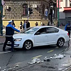 Pogledajte videosnimak muškarca koji je pokušao autom proći kroz policijsku blokadu na protestima