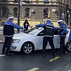 Pogledajte šta je pronađeno kod muškarca koji je autom krenuo prema demonstrantima u Sarajevu: "Lude gljive", LSD, MDMA...