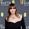 Klasik s kojim nema greške: Monica Bellucci u crnoj haljini spuštenih ramena na BAFTA dodjeli