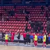 Objavljen snimak napada Lešinara na goste iz Cazina, stolice letjele na sve strane