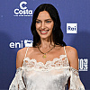 Haljine nalik na spavaćice su i dalje u trendu: Irina Shayk iznenadila sve pojavivši se na Sanremu