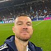 Džeko objavio slavljeničku fotografiju s navijačima, Schalke ga opisao: "Selfie Babuke"