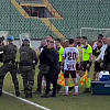 Haos na Koševu: Igrači i rukovodstvo Sarajeva okružili Bandića, izašao je pod pratnjom policije
