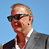 Kevin Costner snimljen u društvu sa 42 godine mlađom manekenkom: Uživali u večeri u Las Vegasu