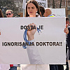 Doktori izašli na ulice Tuzle, poručili da bez njih nema javnog zdravstva