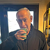 Objavljene nove fotografije Netanyahua iz kafića: Sve se dogodilo u Jerusalemu, pozirao i sa šoljom kafe