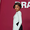 Zendaya u elegantnom izdanju na promociji filma "The Drama": Bijela haljina sa crnom mašnom istakla njenu figuru