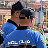 Zatražen pritvor za Tuzlaka kojeg terete da je nakon sitne krađe povrijedio policajca i oštetio patrolno auto