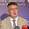 Vuković predlaže da na pumpama stoje fotografije krivaca za cijene goriva: Špirića na dizel, a Dodika na benzin