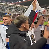 Pogledajte kako su bh. reprezentativci uglas pjevali "Jedna si jedina" sa BH Fanaticosima