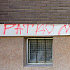 Raspirivanje mržnje na Dobrinji: Tokom noći na zgradi ispisani grafiti "Ratko Mladić Bosnom harao"