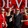 Glumačka ekipa filma "The Devil Wears Prada 2" oduševila prisutne na premijeri: Pozirali modno usklađeni