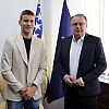 Vlada FBiH najavila podršku supertalentovanom skijašu Anuru Mehiću