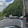Kilometarske kolone pred Konjicom iz pravca Sarajeva, vozači se žale na semafor u centru grada