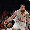 Olympiacos i Fenerbahče na korak do Final Foura, Đoković iz prvih redova gledao skandal koji je izazvao James