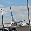 Sekunde do katastrofe: Avion prilikom slijetanja udario u kamion na autoputu, vozač zadobio povrede