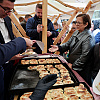 Ispred Katedrale u Sarajevu upriličen gastro događaj "Okusi Starog Grada": Dijelile se pite, ćevapi i slatkiši