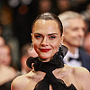 Cara Delevingne na projekciji filma u Cannesu: Glumica prošetala u uskoj crnoj haljini s dubokim prorezom