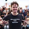 Reditelj Mark Cousins natpisom na majici privukao pažnju na Cannes Film Festivalu, odjenuo i kilt