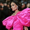 Holivudski glamur u Cannesu: Demi Moore u raskošnoj ružičastoj haljini privukla pažnju na crvenom tepihu