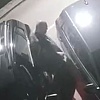 Na Ciglanama muškarac ključem oštetio više vozila, pogledajte snimak