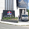 Sa zgrade bivše kockarnice u Brčkom uklonjena sporna tabla "Srpska kuća"