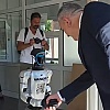 Budućnost je stigla: Savo Minić se u Banjoj Luci rukovao s robotom