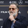 Russell Crowe izgubio strpljenje s fanovima dok je dijelio autograme ispred hotela: "Postavio je svoje granice"