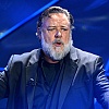Russell Crowe se oglasio nakon snimke s fanovima ispred pariskog hotela: U čemu je problem