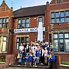 Simbol sjećanja i opomene: Bijela zastava na Bosanskoj kući u Birminghamu povodom Dana bijelih traka