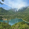 Veliki požar izbio na području Jablanice: Dvije ekipe vatrogasaca i helikopter OS se bore s vatrenom stihijom