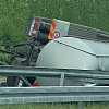Cisterna se prevrnula na autoputu 9. januar, oštećena zaštitna ograda i zatvorena saobraćajna traka