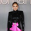 Jennifer Lopez prikupila simpatije za svoje modno izdanje: Haljina unikatnog kroja unijela dozu elegancije