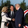 Trump priredio novi trenutak neugodnosti: Pogledajte maratonsko "povuci-potegni" rukovanje s Brigitte Macron
