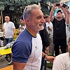 Poznati komičar Bassem Youssef nakon predstava ostao u Sarajevu pa u dresu BiH pratio utakmicu Zmajeva