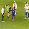Mbappé poludio zbog natopljenog terena pa preuzeo stvar u svoje ruke: "Čistili su pogrešnu polovinu"