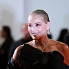 Sve oči bile su uprte u Sharon Stone: Glumica nakon 30 godina ponovo prošetala modnom pistom u Parizu