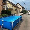 Žena u Zagrebu postavila bazen na ulicu jer u dvorištu kuće nije bilo mjesta
