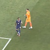 Ova scena mnogima je promakla: Mbappe odbio rukovanje pa dobio loptu u leđa