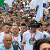 Marš mira krenuo ka Potočarima: Više od šest hiljada osoba korača trasom kojom se bježalo od smrti