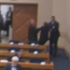 Vukanović opet izbačen sa sjednice NSRS-a: Ovaj put ga obezbjeđenje ganjalo po sali, jedva ga stigli