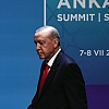 Erdogan učesnicima NATO samita uručio revolvere sa njihovim imenima, Starmer ga morao ostaviti u Turskoj