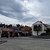 Na Trgu slobode u Tuzli upriličena virtuelna izložba fotografija o genocidu u Srebrenici